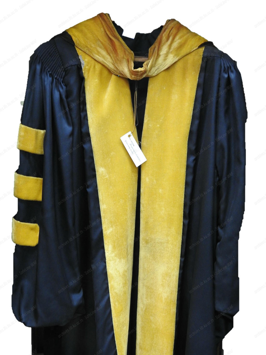 เสื้อครุยของคุณหลวงอิงคศรีกสิการ
