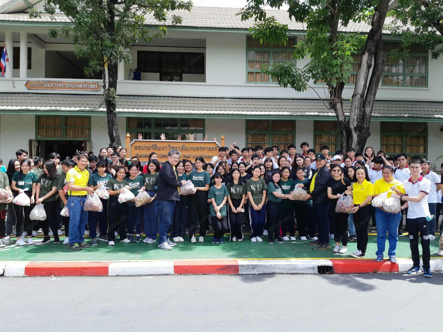 ภาพกิจกรรมร่วมซื้อหนังสือหอประวัติ มก.